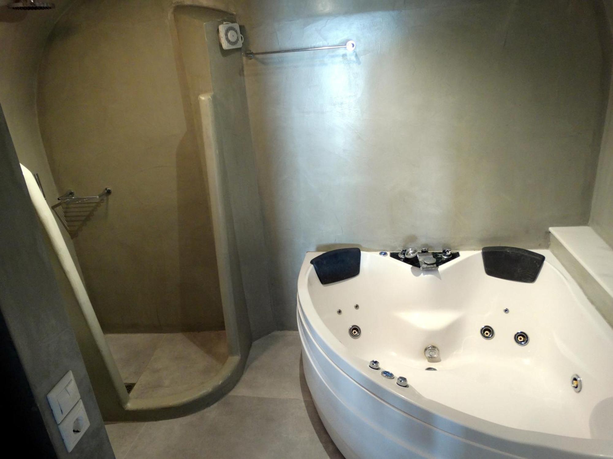 Yposkafo Suites - Studio - Santorini Fira  Esterno foto
