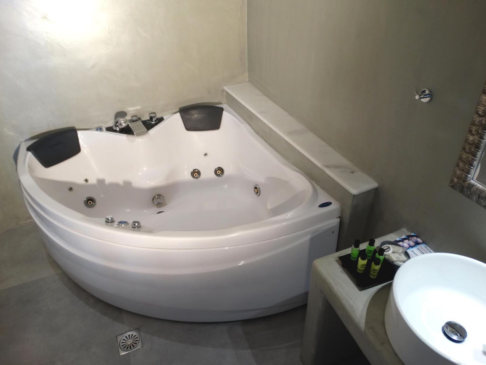 Yposkafo Suites - Studio - Santorini Fira  Esterno foto